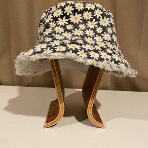 Daisy Floral Bucket Hat –‎ Trendy Spring & Summer Fashion – 100% Cotton